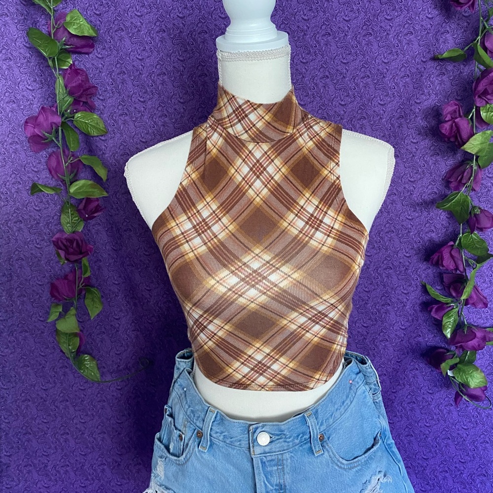 Brown plaid, sleeveless, turtleneck!!🤎